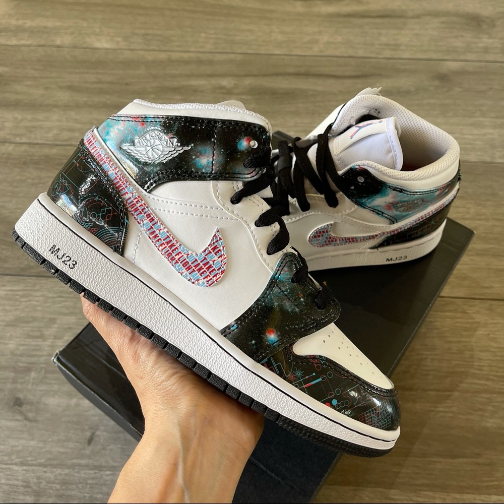Air Jordan 1 Mid GS “the Galaxy “ 5.5Y/7W